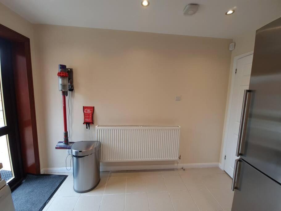 London Luxury 6 Bedroom Family House Sleeps 12 People Parking For 4 Cars Close To Tube. Chigwell Dış mekan fotoğraf