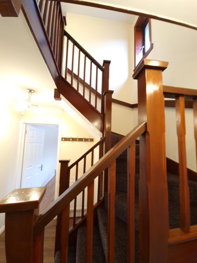 London Luxury 6 Bedroom Family House Sleeps 12 People Parking For 4 Cars Close To Tube. Chigwell Dış mekan fotoğraf